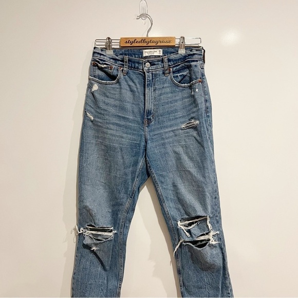 Abercrombie & Fitch Ultra High Rise Ankle Straight Jean - Picture 2 of 6